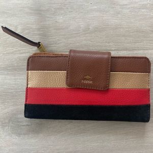 Fossil women’s wallet.